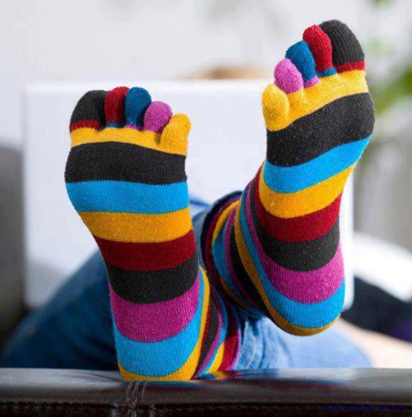 HOW SHOULD THE CHOICE OF SOCKS BE ?